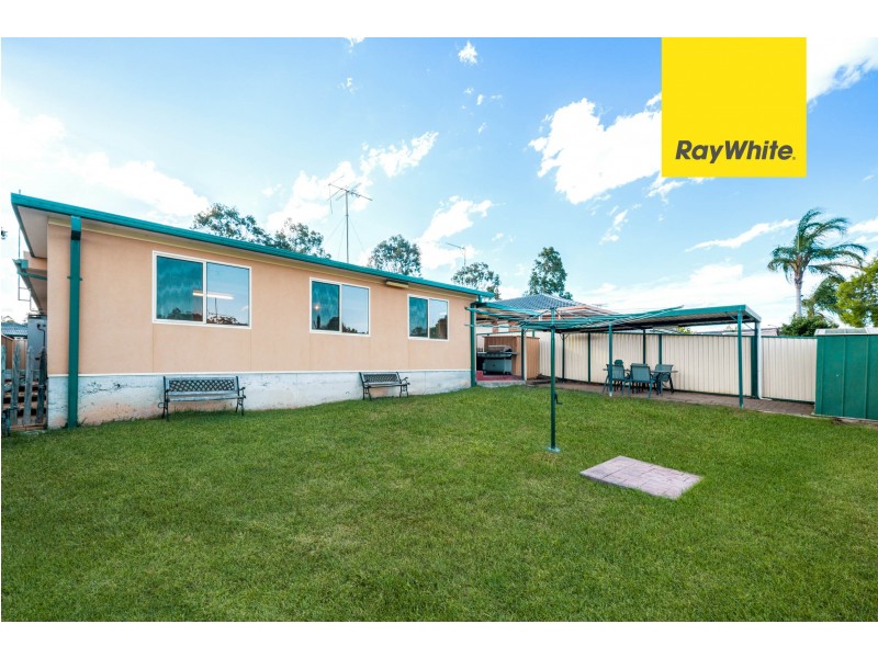 7 Downes Cres, Currans Hill NSW 2567