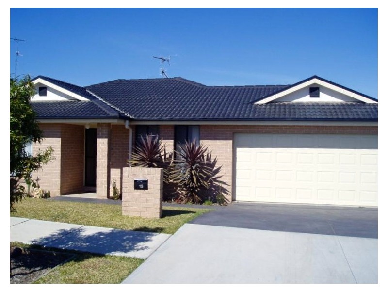 15 Lang Shan St, Spring Farm NSW 2570