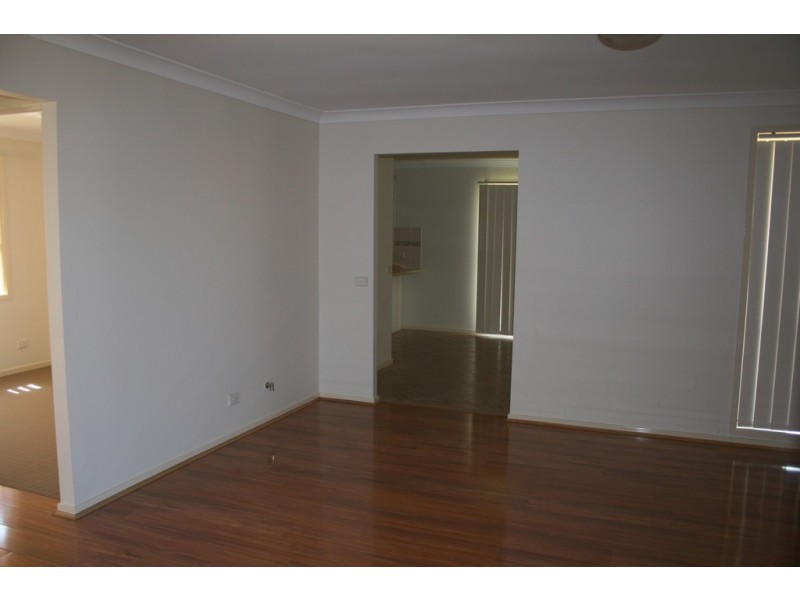 11 White Cliffs, Hoxton Park NSW 2171