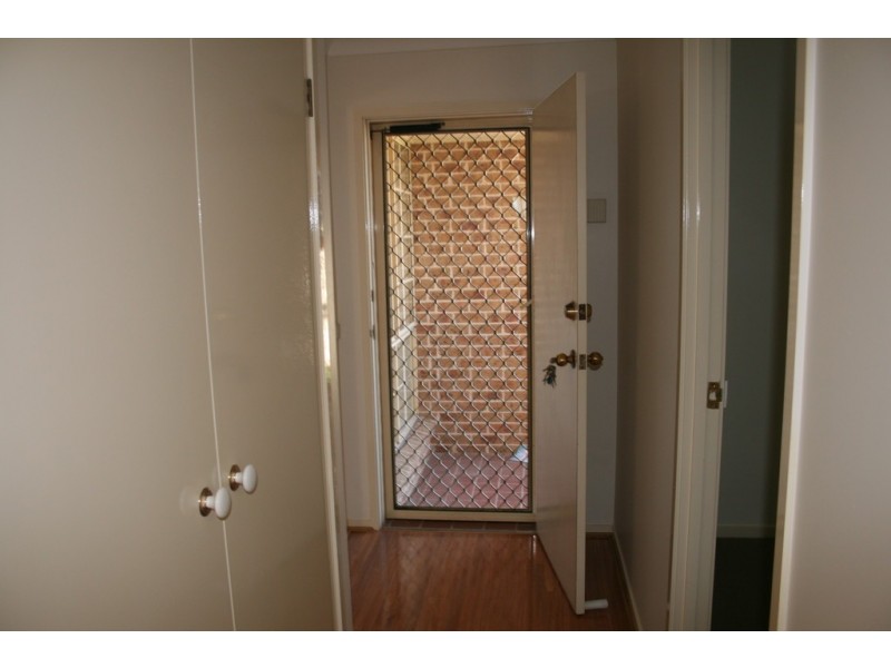 11 White Cliffs, Hoxton Park NSW 2171