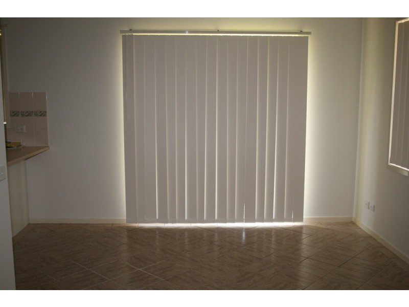 11 White Cliffs, Hoxton Park NSW 2171