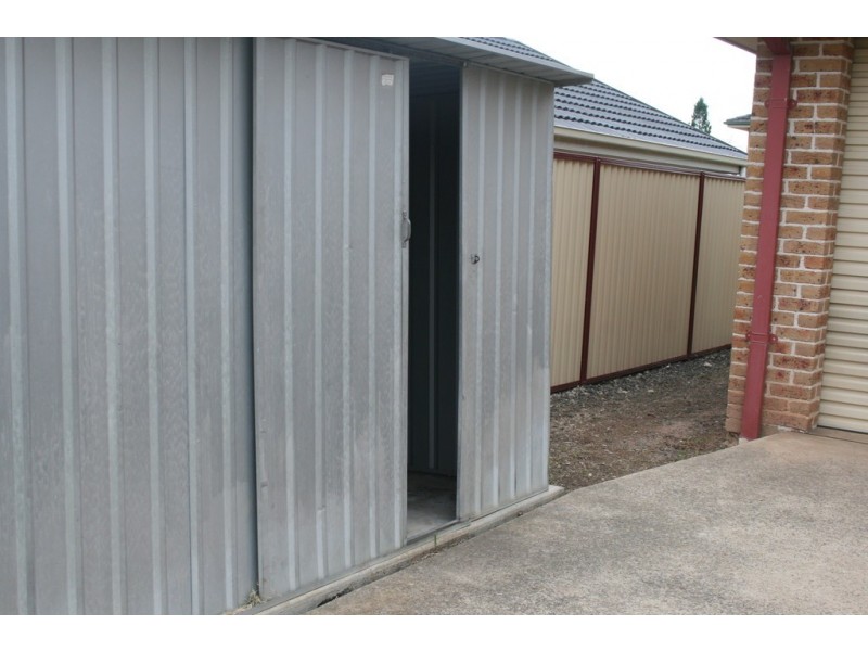 11 White Cliffs, Hoxton Park NSW 2171