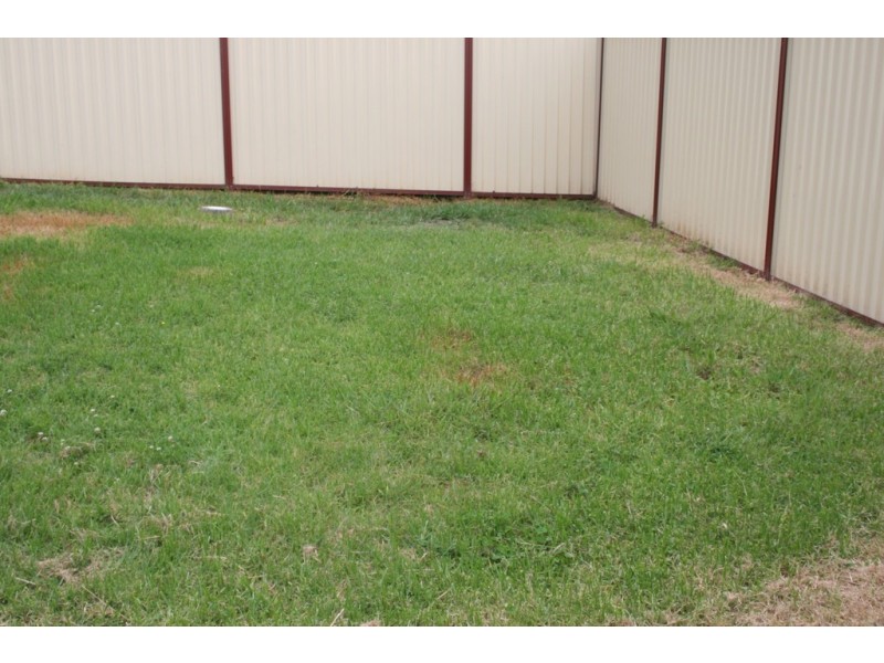 11 White Cliffs, Hoxton Park NSW 2171