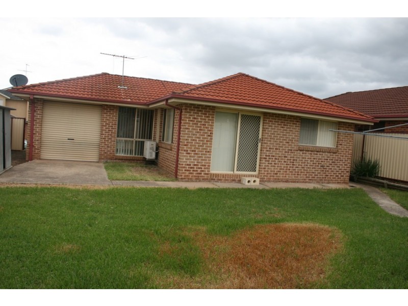 11 White Cliffs, Hoxton Park NSW 2171