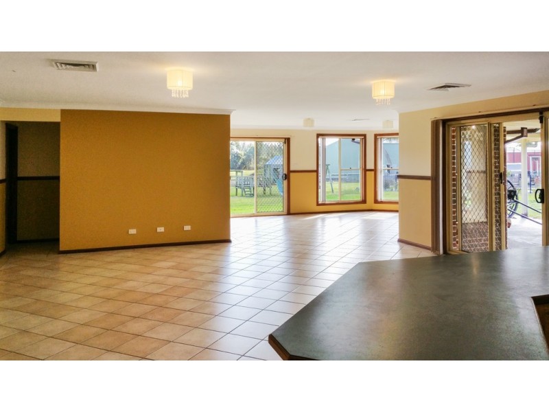 18 Kelvin Park Dr, Bringelly NSW 2556