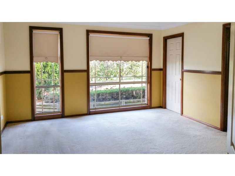 18 Kelvin Park Dr, Bringelly NSW 2556