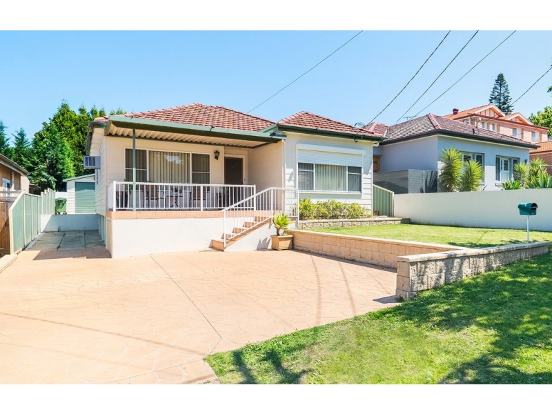 40 Glamis St, Kingsgrove NSW 2208