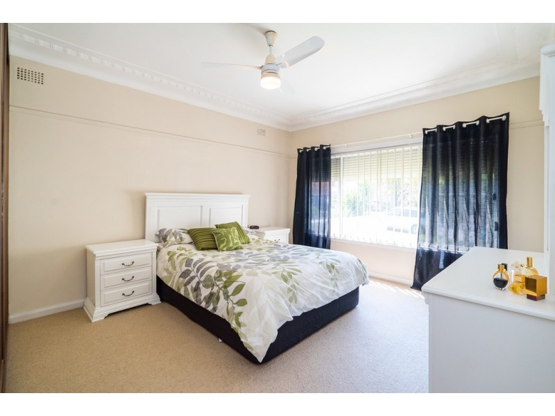 40 Glamis St, Kingsgrove NSW 2208