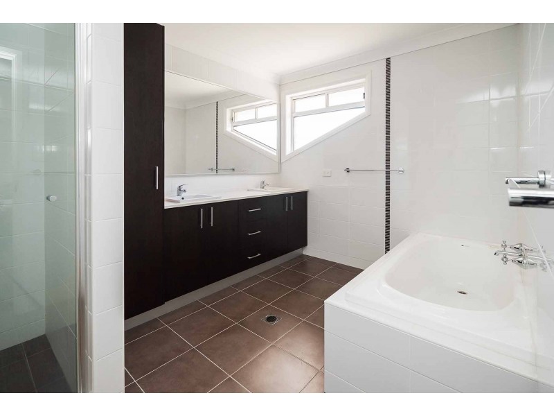 103 Sir Warwick Fairfax Drive, Harrington Park NSW 2567