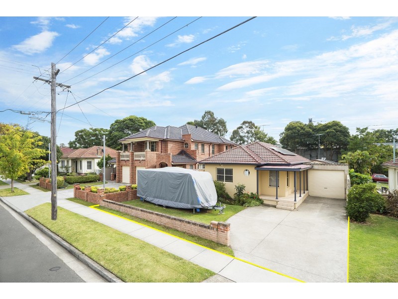 5 Montgomery Avenue, Revesby NSW 2212