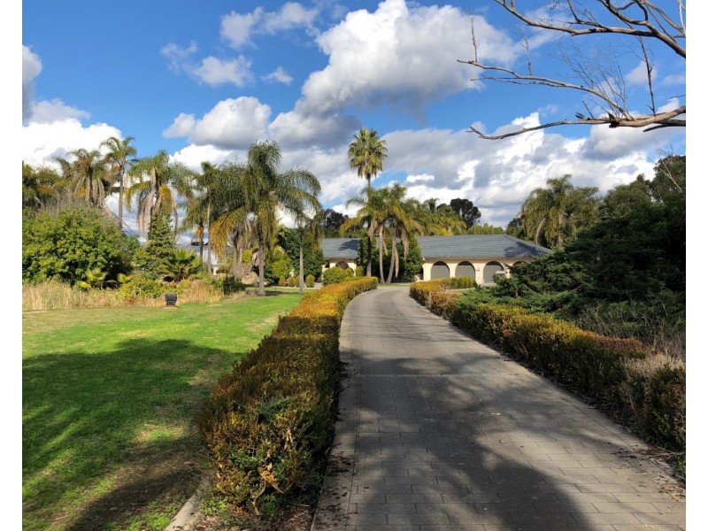 9 Emmets Farm Rd, Rossmore NSW 2557