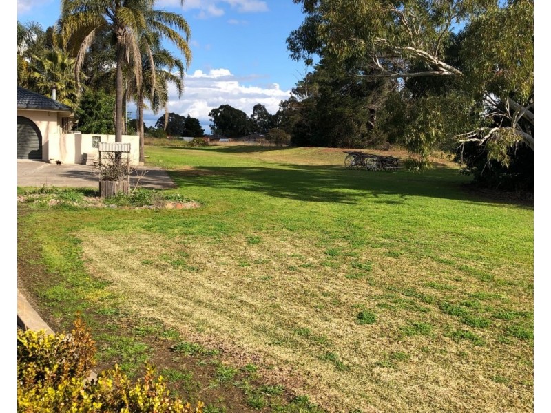 9 Emmets Farm Rd, Rossmore NSW 2557