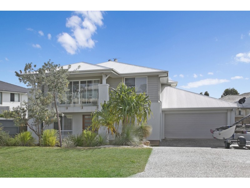19 Hoskins Drive, Wellington Point QLD 4160