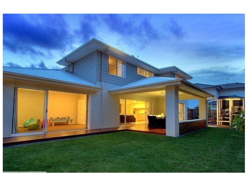 19 Hoskins Drive, Wellington Point QLD 4160