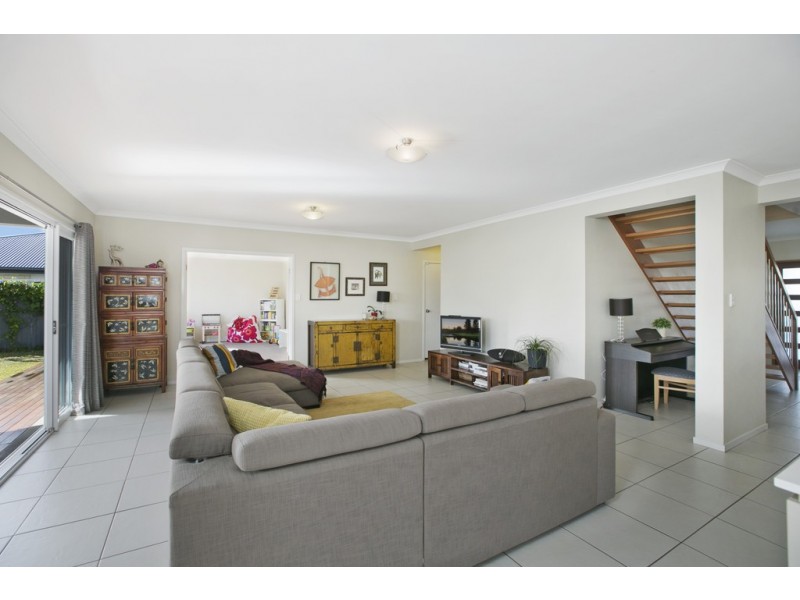 19 Hoskins Drive, Wellington Point QLD 4160