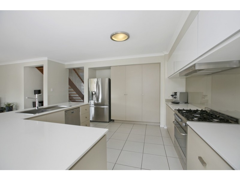 19 Hoskins Drive, Wellington Point QLD 4160