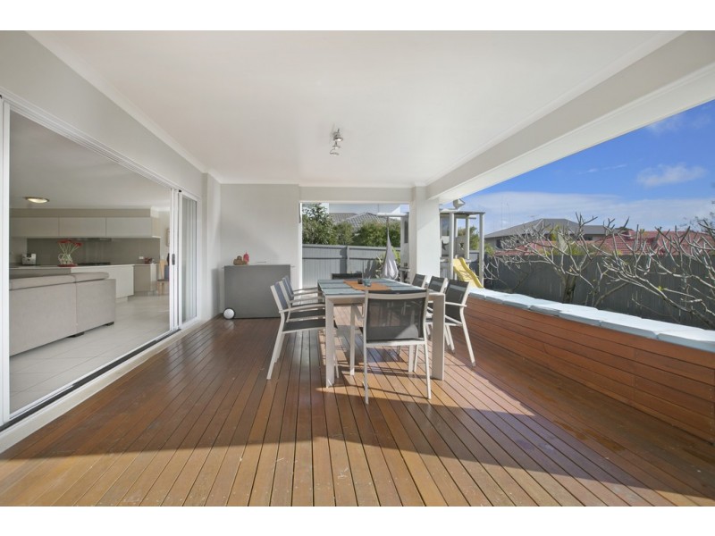 19 Hoskins Drive, Wellington Point QLD 4160