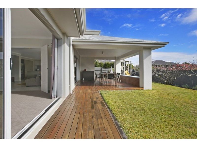 19 Hoskins Drive, Wellington Point QLD 4160