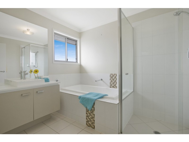 19 Hoskins Drive, Wellington Point QLD 4160