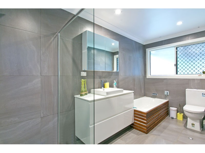 24 Sandpiper Street, Wellington Point QLD 4160