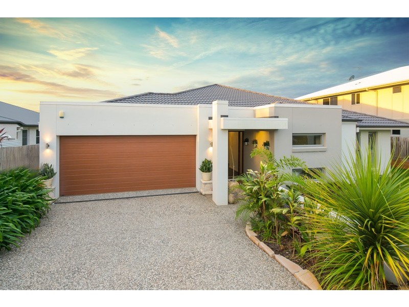 15 Hoskins Drive, Wellington Point QLD 4160