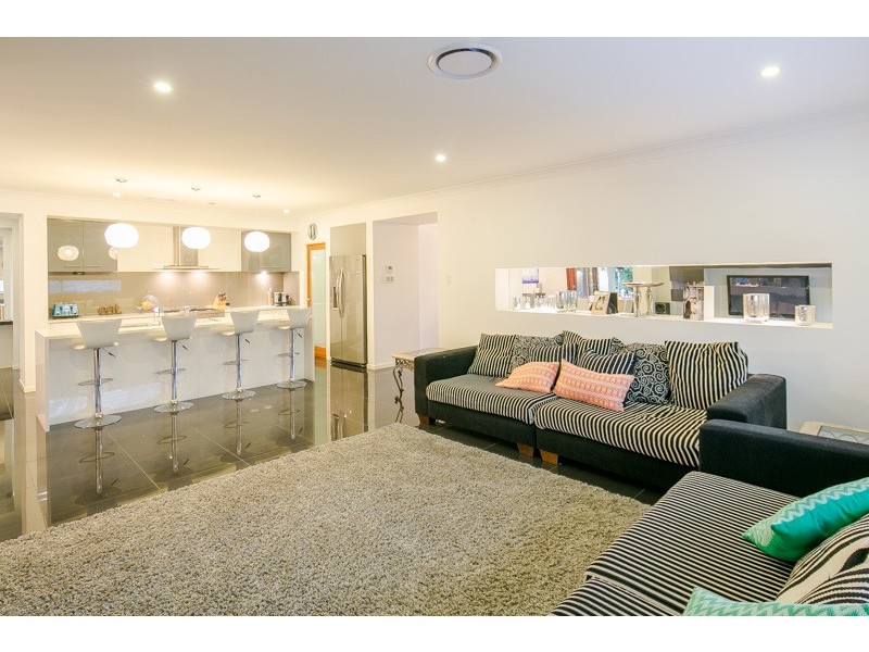 15 Hoskins Drive, Wellington Point QLD 4160