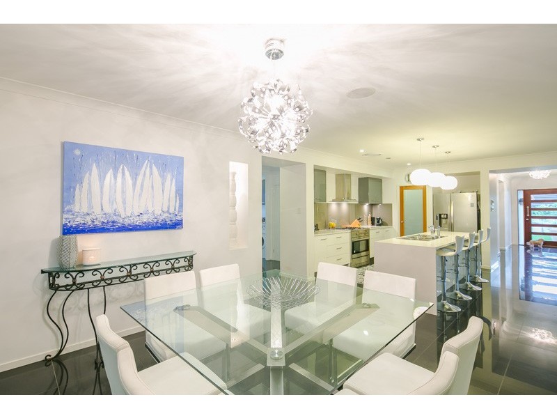 15 Hoskins Drive, Wellington Point QLD 4160