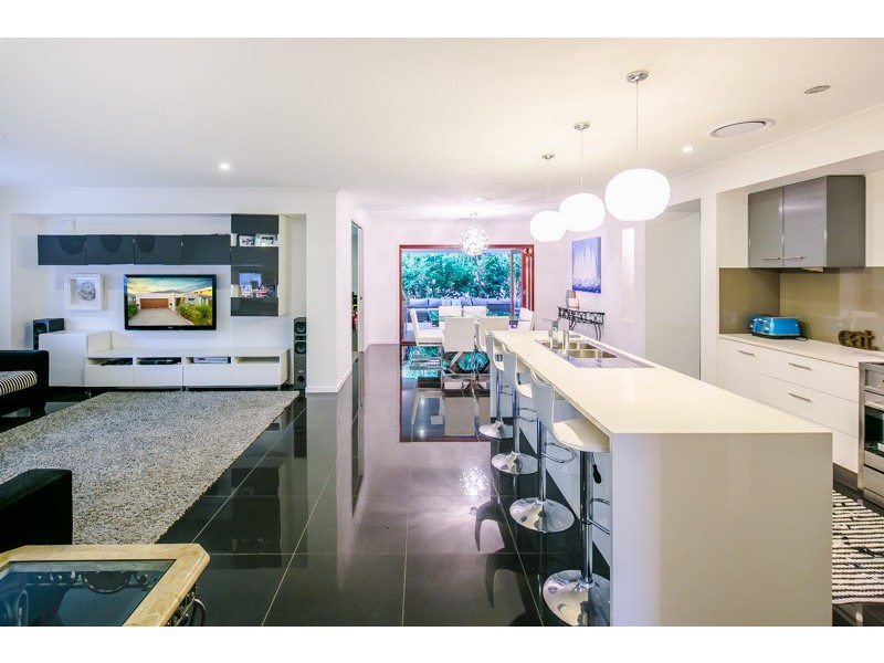 15 Hoskins Drive, Wellington Point QLD 4160