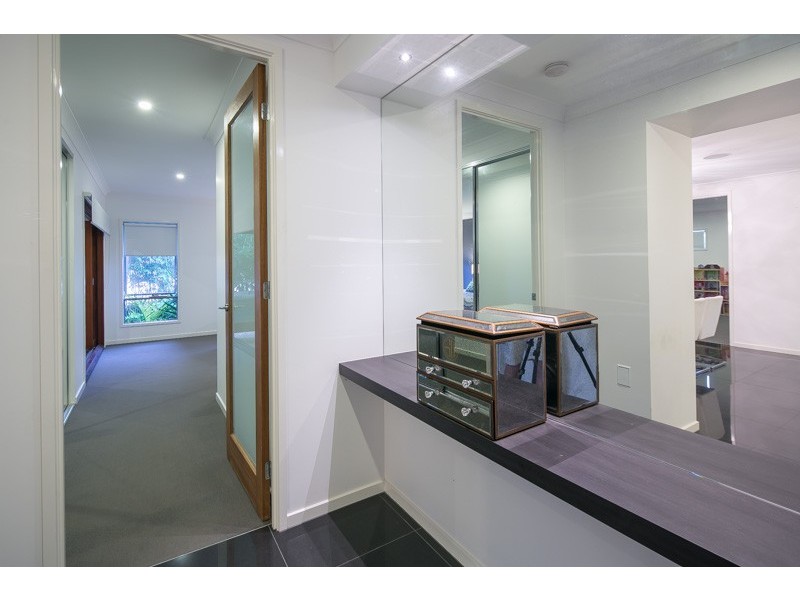 15 Hoskins Drive, Wellington Point QLD 4160