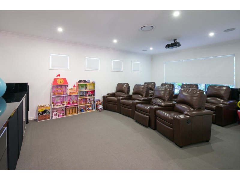 15 Hoskins Drive, Wellington Point QLD 4160