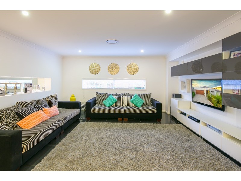 15 Hoskins Drive, Wellington Point QLD 4160