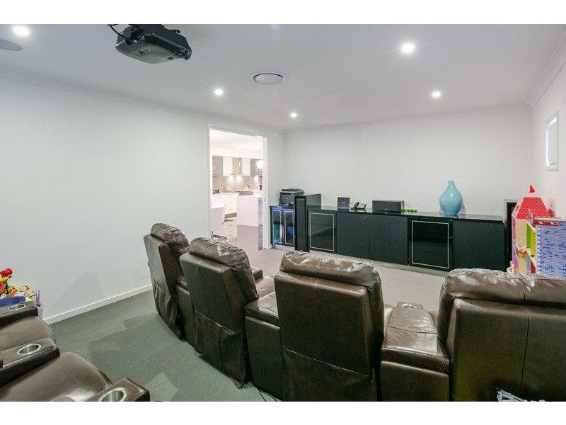 15 Hoskins Drive, Wellington Point QLD 4160
