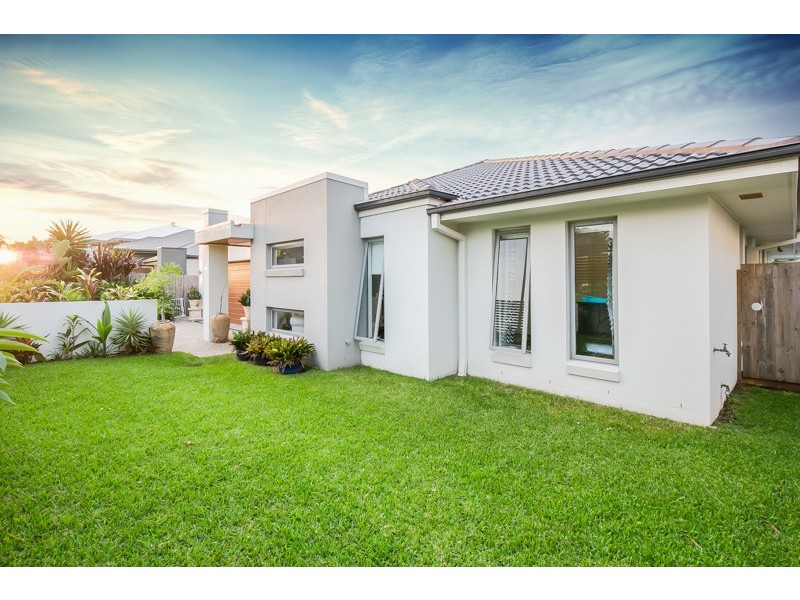15 Hoskins Drive, Wellington Point QLD 4160