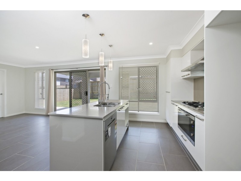 100 Spurs Drive, Wellington Point QLD 4160
