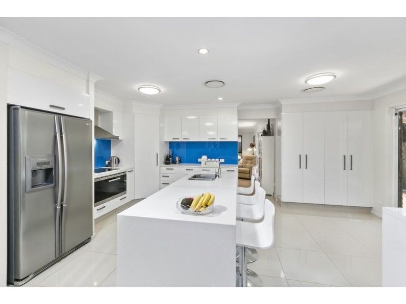 17 Carinyan Drive, Birkdale QLD 4159