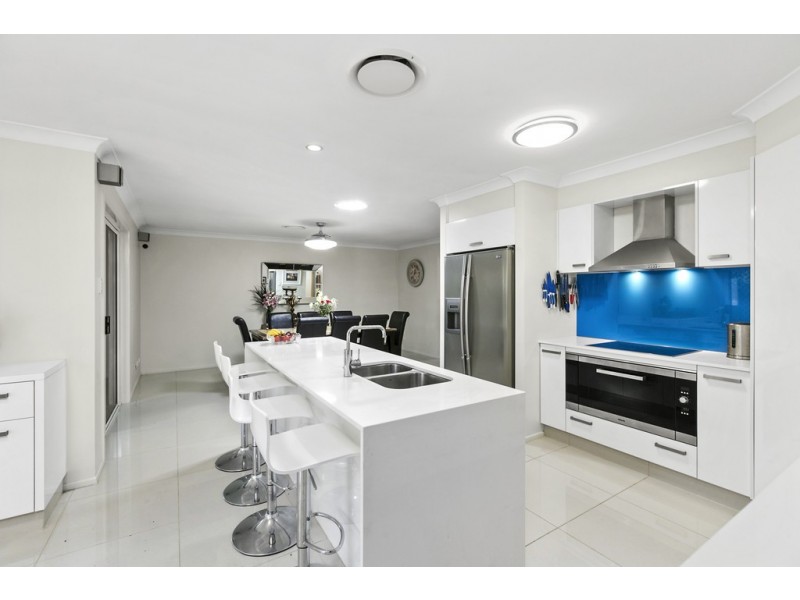 17 Carinyan Drive, Birkdale QLD 4159