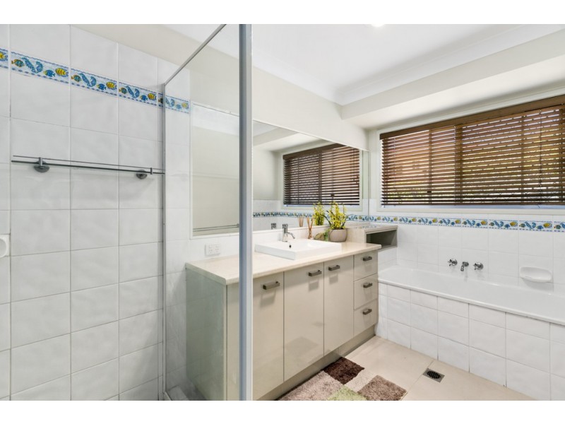 17 Carinyan Drive, Birkdale QLD 4159