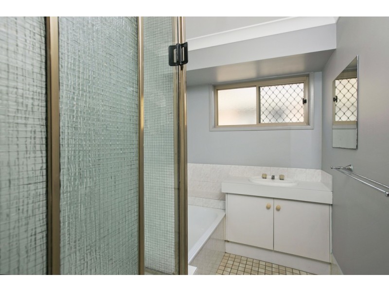 11 Thomas, Birkdale QLD 4159