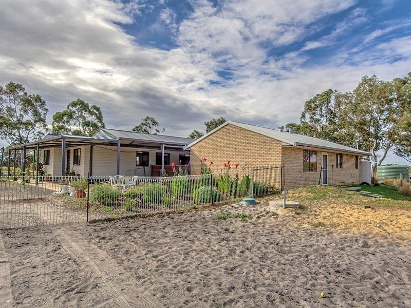 64 Manning Rd, Hopeland WA 6125