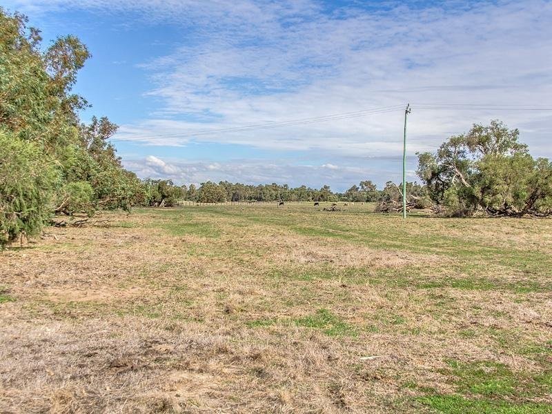 64 Manning Rd, Hopeland WA 6125