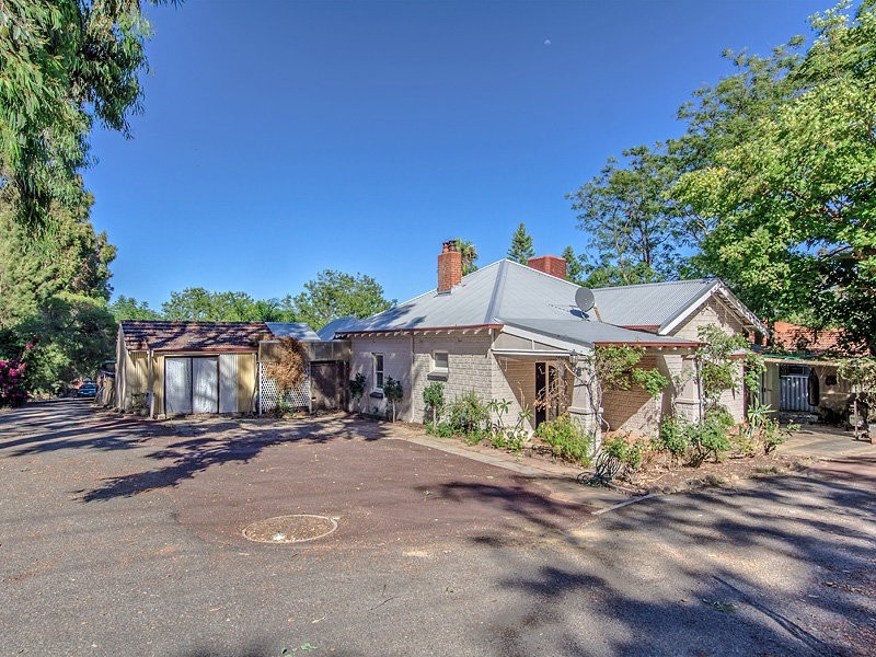 63 Connell Ave, Martin WA 6110