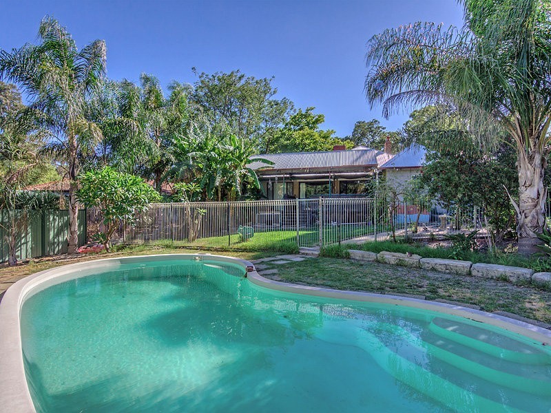 63 Connell Ave, Martin WA 6110