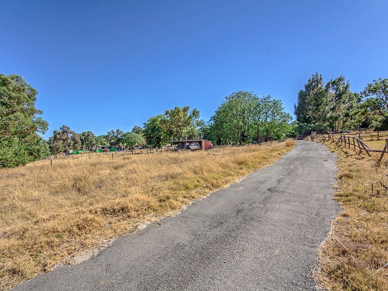 63 Connell Ave, Martin WA 6110