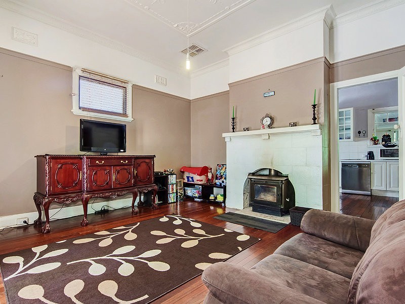 63 Connell Ave, Martin WA 6110