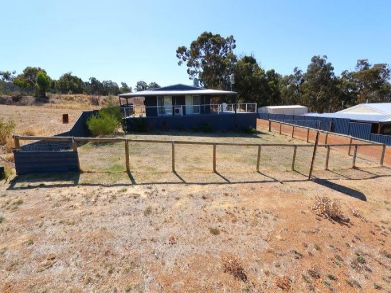 10 Dunmall Dr, Wandering WA 6308