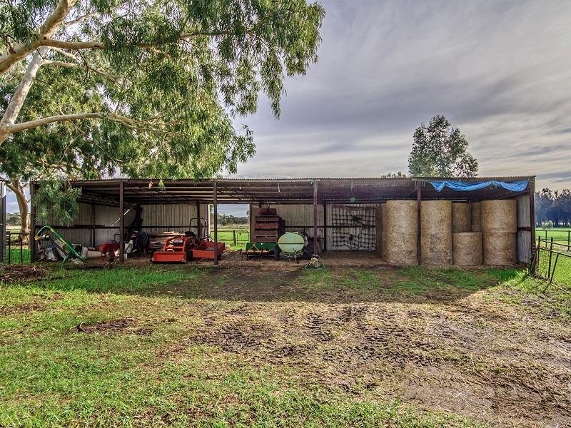 364 Summerfield Rd, Mardella WA 6125