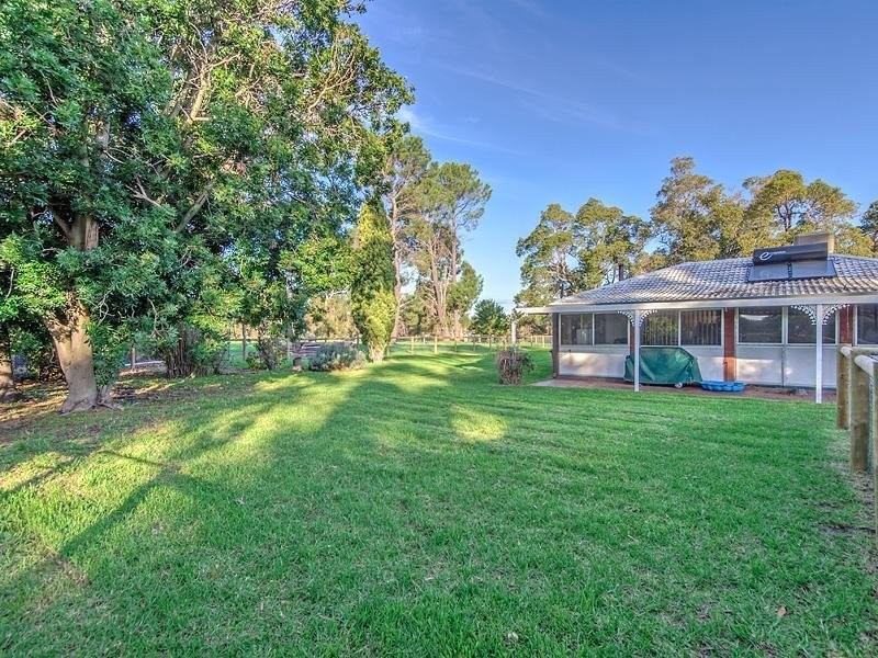 582 Henderson Rd, Hopeland WA 6125