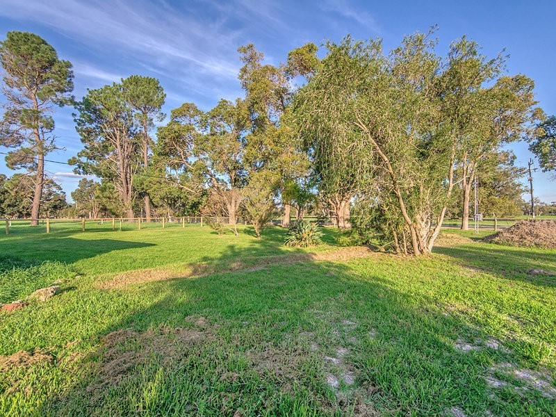 582 Henderson Rd, Hopeland WA 6125