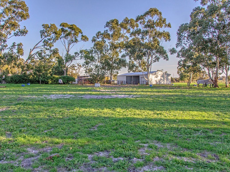 582 Henderson Rd, Hopeland WA 6125