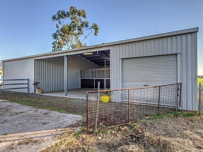 582 Henderson Rd, Hopeland WA 6125